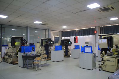 ​Optical Grinding Machine Workshop